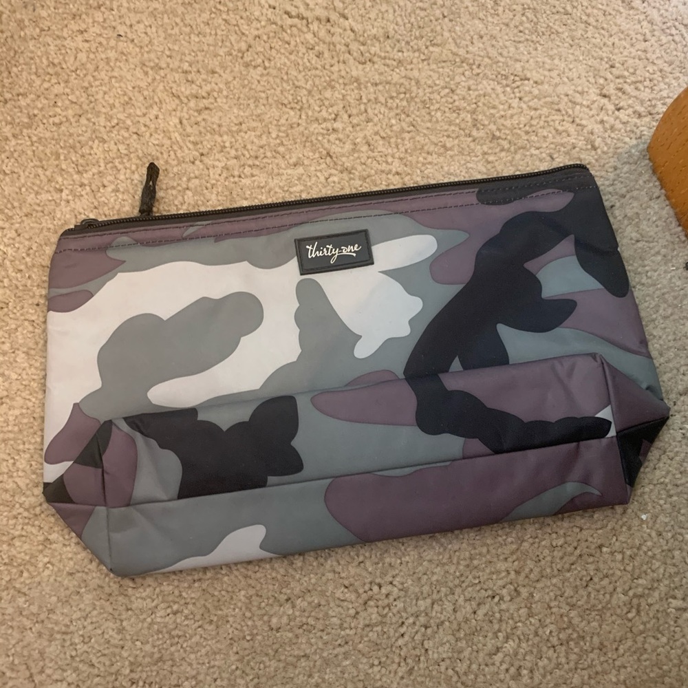Thirty-One Thermal Zipper Pouch in Camo